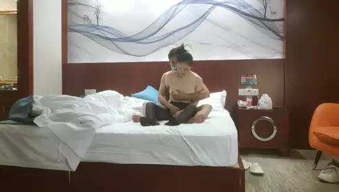 捶子探花眼镜妹玩吊被操第二场