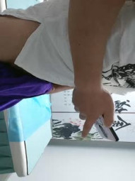 【刘老根探花】，挂羊头卖猪肉的老中医SPA养生馆，小哥趁机挑逗她，摸屁股就呻吟，抽出鸡巴插入 叫床就知道她多爽