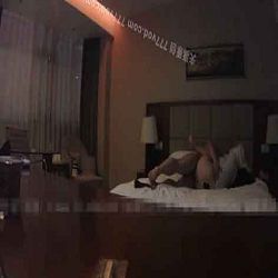 外地出差找个性感黑丝小姐来泻火先口交后入直插骚逼...