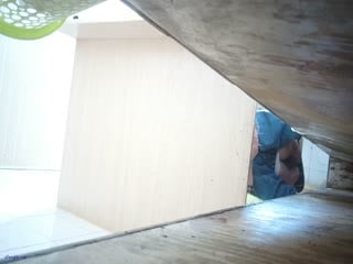 变态狂地铁站贴裆抄底❤️多位年轻小美女