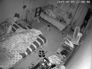 精品偷拍-出手比较阔气的2个中年男酒店一次找了3位身材性感又漂亮的卖淫女群交啪啪,全部扒光衣服轮流换着干!