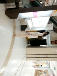 最新精选跟随抄底几个气质女神级妹子 透过网状透明蓝内内看到诱人的臀沟和肥穴 高清原档