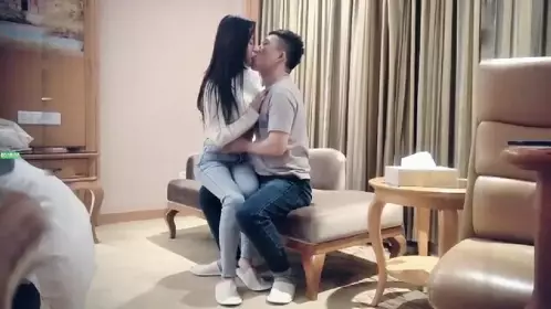 李八八全球探花眼镜小哥约了个高颜值性感妹子，穿上透视情趣装口交上位骑坐抽插-