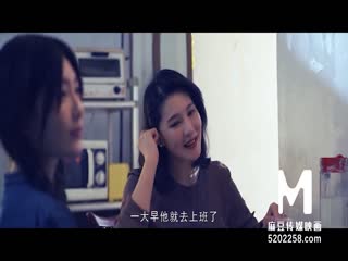 性感嫩模口爆性感身材好妩媚的眼神大方露脸出镜