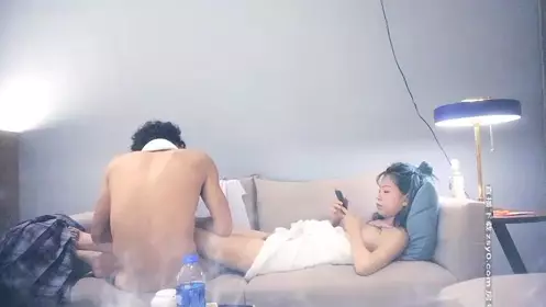 花臂纹身妹子啪啪，苗条身材口交骑乘自己动擡腿侧入猛操