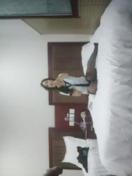 【探花陈先生】，深夜约操小少妇，情趣装黑丝诱惑，眉眼间风情无限，大屌插入高潮迭起