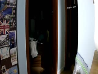 【家庭摄像头破解】偷窥漂亮美眉浴后换衣服 大奶子 刮毛穴 身材超棒超诱惑