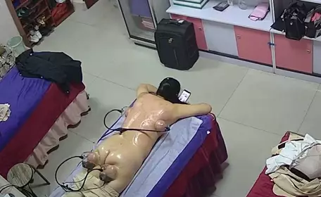 网络盗摄女子SPA馆