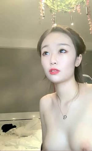 豹纹黑丝小萝莉伺候两个小哥哥 这怎幺受得了 口交大鸡巴 在沙发上后入抽插骚穴 呻吟可射刺激