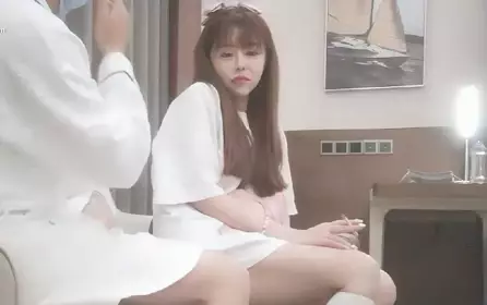 性感高颜值妹子，掰穴擡腿特写站立侧入抽插上位骑乘