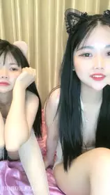 新人OO后可爱姐妹花携手下海,俩妹子出奇的嫩,差个猛男满足壹下