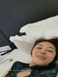 性感风骚的少妇【千年的狐狸】全裸洗澡，温泉里摸硬粉丝的鸡巴无套啪啪，真刺激！-2