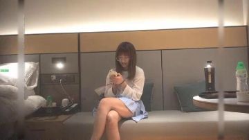 91沈先生探花第二场约了个挺嫩眼镜萌妹啪啪，口交上位骑乘后入抽插大力勐操