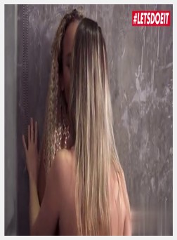 一个 GIRL KNOWS - 色情 异族 女同性恋 性爱 与 蓝色...