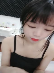 小萌萝莉~电气喵~ 大黑牛搞黑森林，太大插入不深但是好爽，听她娇喘！