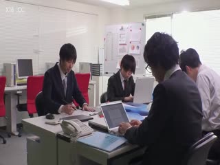 美少妇上了来借宿的女婿的!