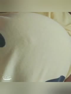 年轻巨乳轻熟女丰满美少妇卧室中被多男疯狂玩弄