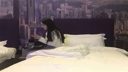 步宾探花高清实拍：颜值爆表女神！巨乳肥臀极致诱惑，火辣身材疯狂输出