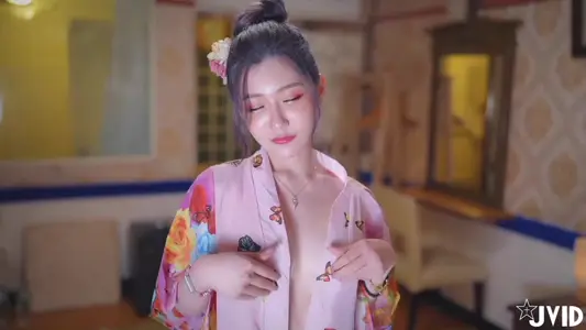 日系风情樱花妹真空上阵 浴衣大胆放送诱惑直击