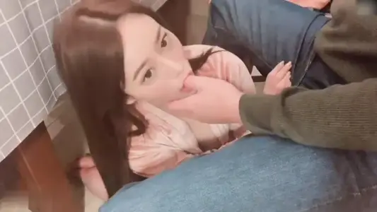 美艳御姐对镜自拍遭狂热粉丝后入...镜前淫语娇喘全程录影