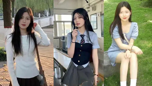 清纯萝莉网红【小妍my】不雅视频流出，私拍露奶舔足自慰淫片纯纯足交小能手