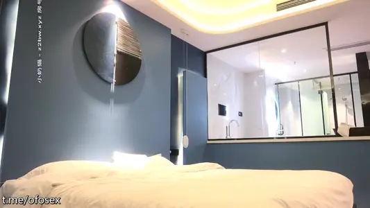 刚毕业的小学妹，校园女神清纯稚嫩，哭得梨花带雨不想舌吻，曼妙身材物超所值