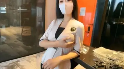 给老公戴绿帽子，快点干我，性感职业装女白领中午休息时间找情人酒店偷情