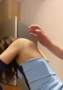 猥琐摄影师潜规则身材火爆的大长腿美女模特 各种姿势爆操她的大肥穴 完美露脸