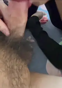 老公给淫妻打电话 没想到正在被戴绿帽