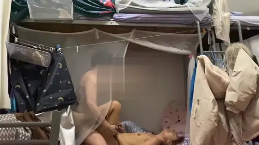 医院宿舍偷情实录！清纯短发妹遭偷偷内射刺激现场