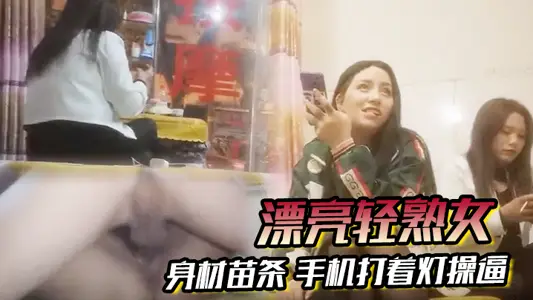 【对话超搞笑】小女友喝醉在酒店卫生间光屁屁发酒疯打自己好差点要了男友的小祖宗 无套内射