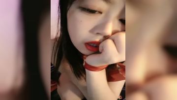 #直播黑丝大长腿主播，口交啪啪，女上位后入插到底