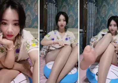 超级女神【绿波小洋】这颜值平台第一终于下海了，高颜值气质佳极品身材，浴室大秀美乳细腰丰臀真尤物