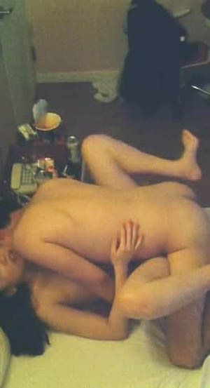 长相清纯眼镜美少女居家寂寞自摸诱惑 全裸掰穴手指扣弄翘起大屁股扭动 姿势摆弄非常诱人