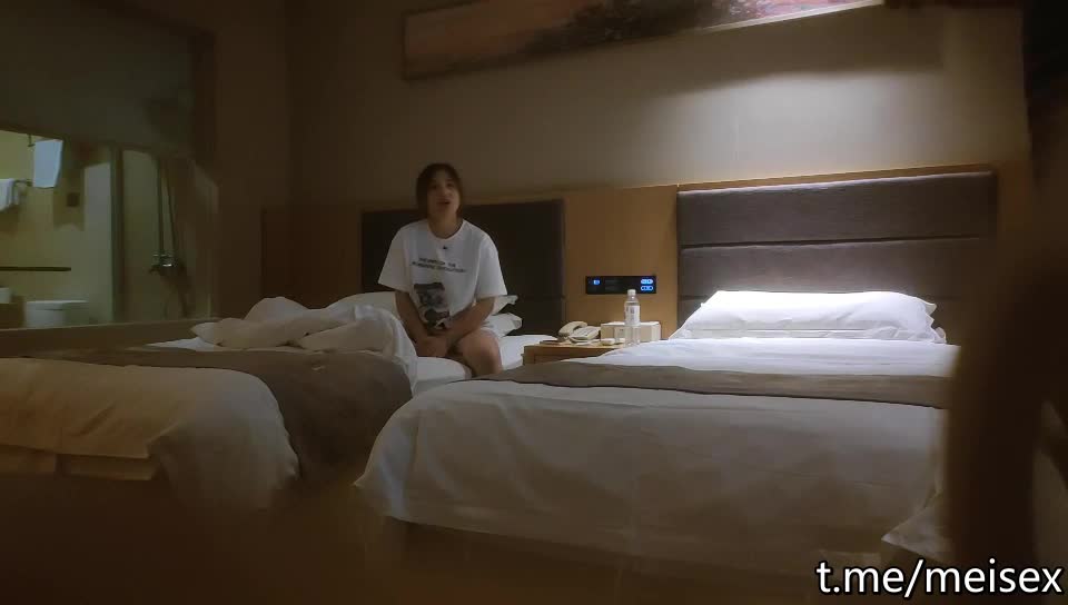 【拼命操】，下午场，神似张含韵的小姐姐，双乳满分，高擡玉腿侧插直达花心爽歪歪