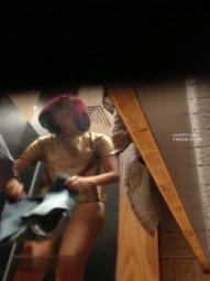 试衣间偷窥短发漂亮妹子貌似突然逼逼痒了脱下内内抓逼逼 福利满满