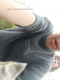 小胖哥偸情漂亮苗条小姨子户外山上野战扶着树后入搞的正在性头上被路人打断吓尿了赶紧换个地方继续搞