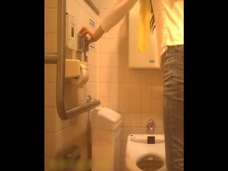 《稀缺✅精品厕拍》百货商场公共女卫正面偸拍超多美女良家方便亮点不断✅极品大奶小姐姐只穿个奶罩尿尿1