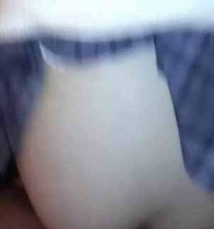 公共卫生间和粉木耳学生妹偷情，阴毛稀疏小妹妹被无...