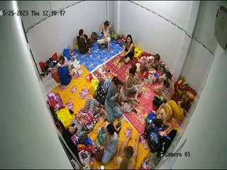 摄像头监控偷拍 缅北夜总会小姐宿舍私密生活一个房间居然住那幺多人