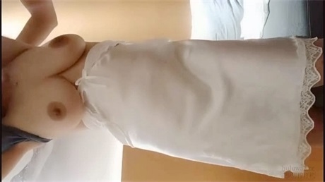 公交淫妇勾引单男！操烂你的贱逼