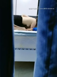 〖勾搭那些事儿〗让表姐勾引外卖小哥啪啪 表弟偷拍 表姐直接扑倒床上口活 主动骑上去开操 白嫩表姐爽的一逼