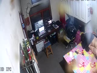 黑客破解网络摄像头监控偷拍貌似值班室的房间性饥渴少妇从别的地方赶来会奸夫偷情