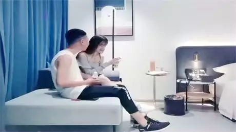 瘦瘦的飞机场小姐姐，高挑的身材笔直的一双美腿，长...