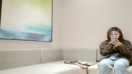 小宝寻花深夜场高颜值牛仔裤萌妹，舔弄口交骑坐自己...