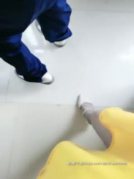 爆裂黑丝骚妇勾搭男人做爱上瘾 勾搭来家维修电线的电工做爱操 骑乘顶操强上干到射 淫语浪叫