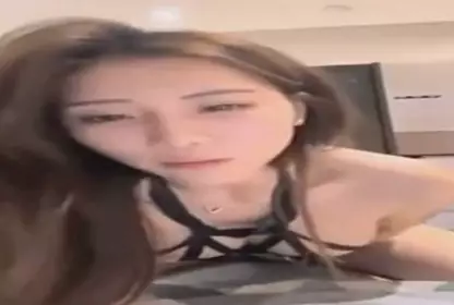 【情侣流出】清纯甜美大波妹与男友居家性爱脸穴同框自慰