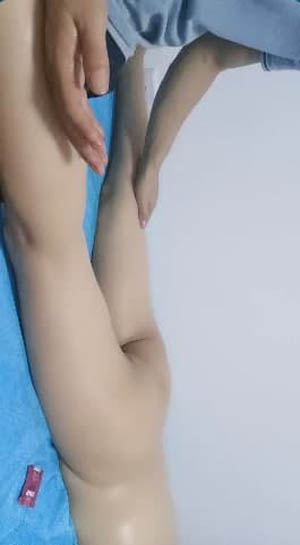 探花足浴会所撩洗脚妹宾馆开房  砸钱失败转战会所选秀1800元  挑了个嫩白美乳小少妇