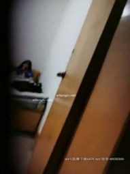 学生放假了【户外偷拍嫖妓第一人】，这条街都是技校学生妹做鸡，小哥很威猛找了个年轻的各种爆操，技校妹妹尝试到了做鸡的快乐！