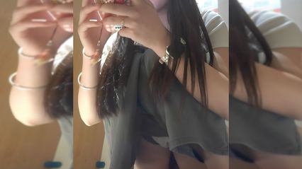 厕所偷拍系列 小姐姐还在划手机